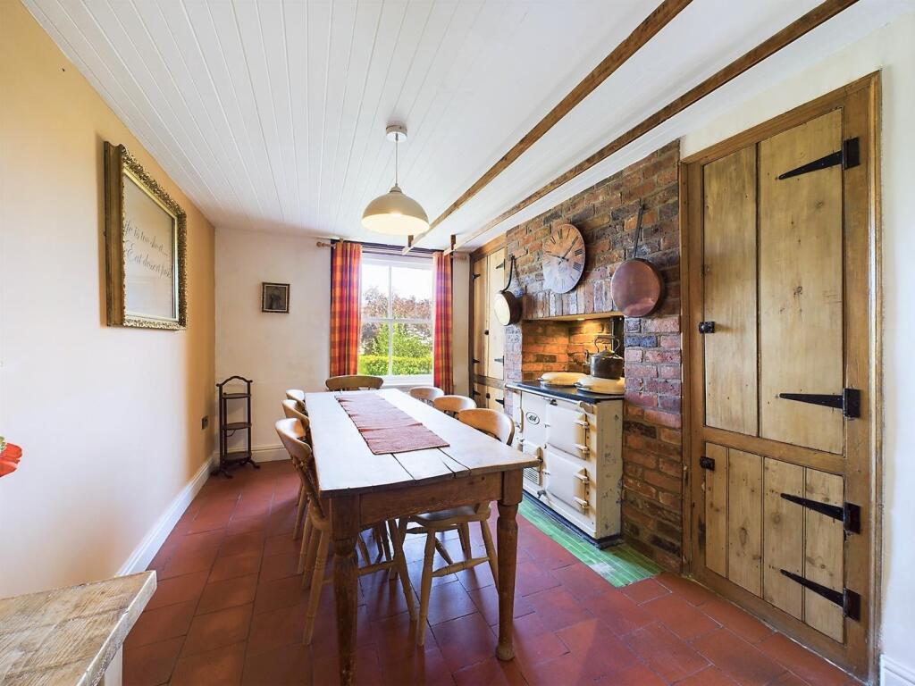 CAM01926G0-PR0058-STILL007 NEW.jpg