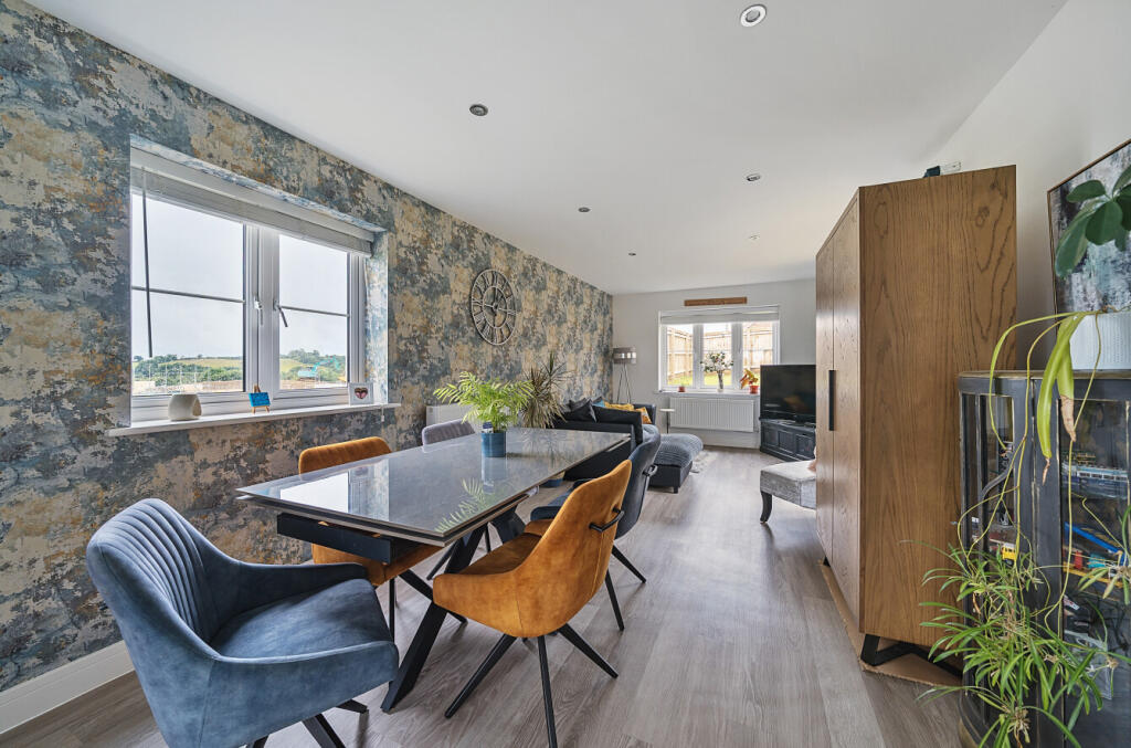 1328161-12-687e5b...