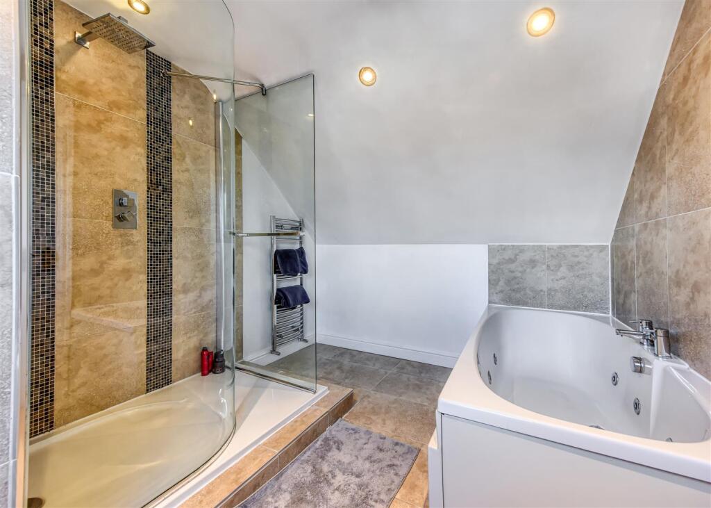 3 Riverside Gardens-shower room2.jpg