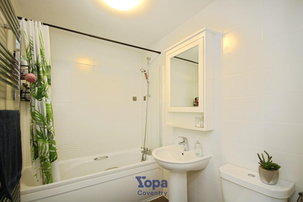 D0458d06-Family 20Bathroom.JPG