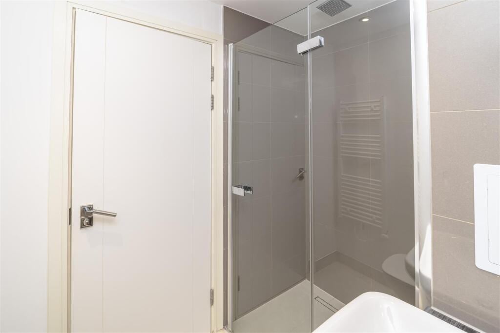Shower Room .jpg