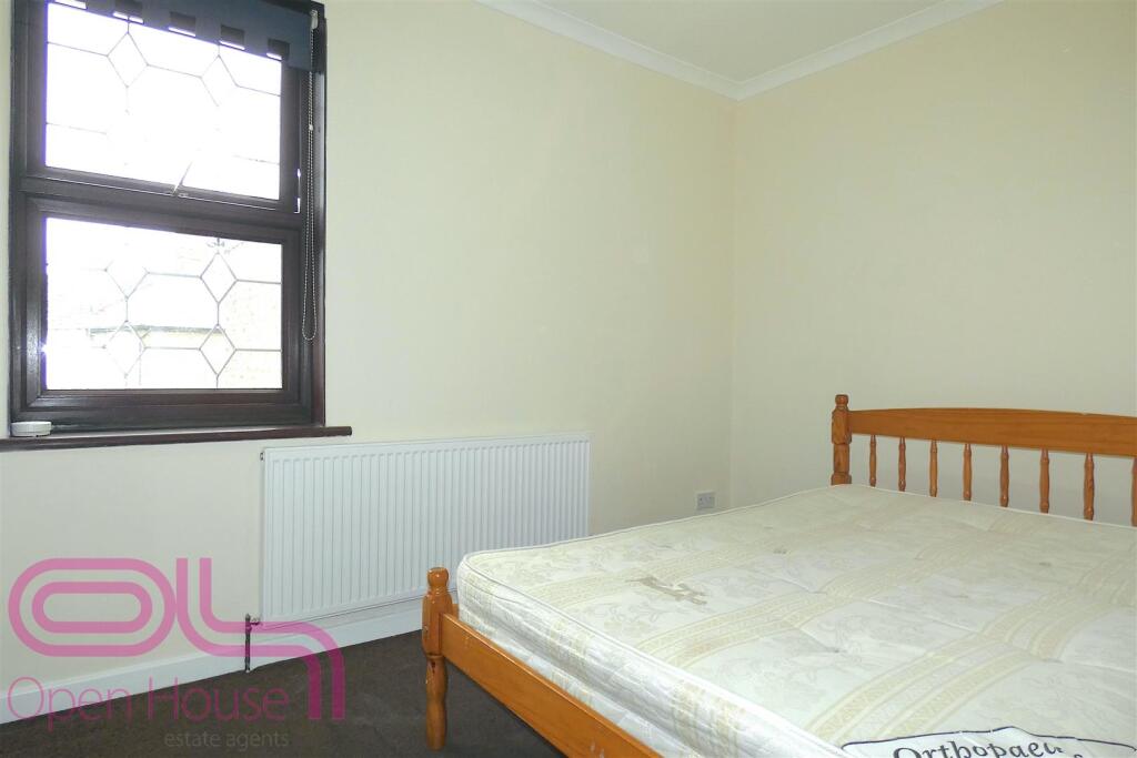 Bedroom 1-2.jpg