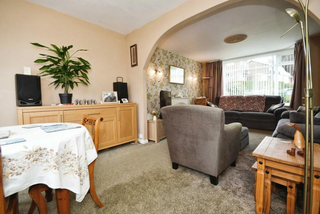 DINING ROOM 02.jpg