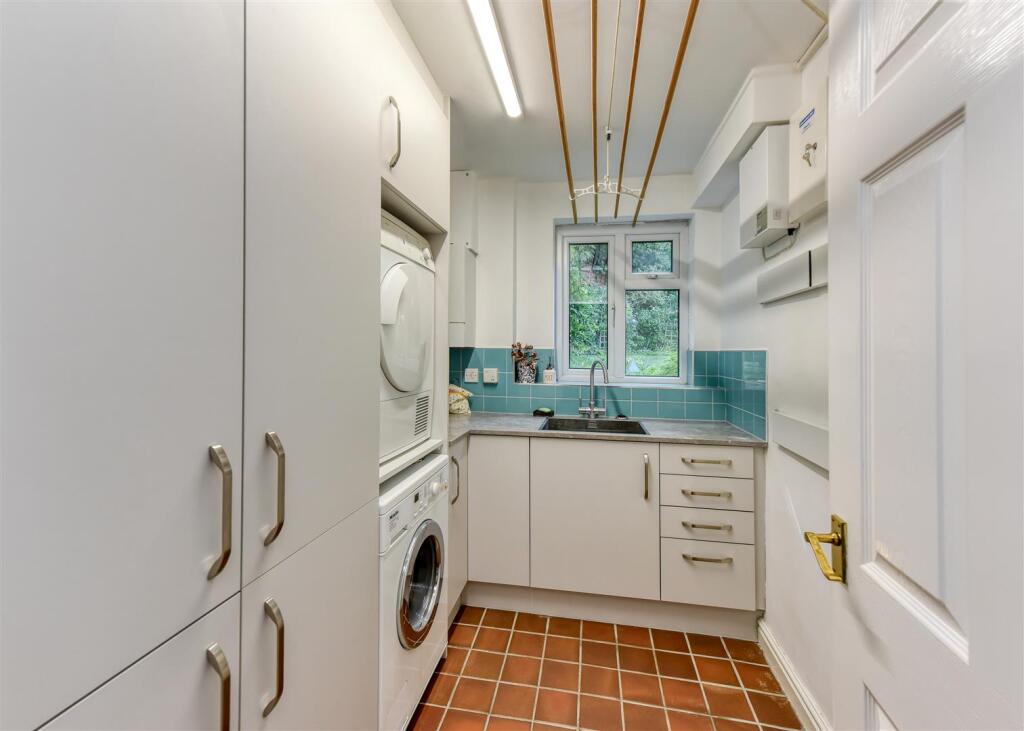1 Castlecroft Lane-laundry.jpg