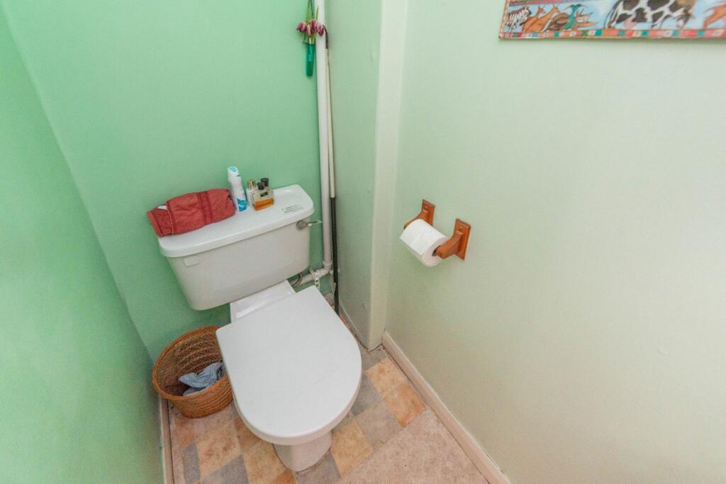 BEDROOMS AND BATHROOM PLUS WC