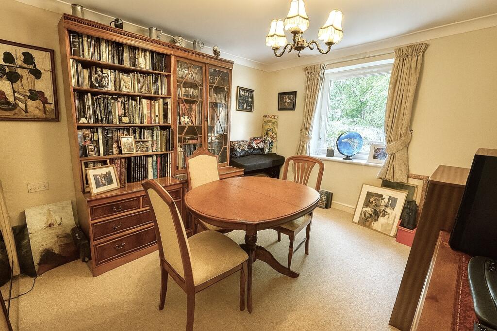 Bedroom 1 / Dining Room