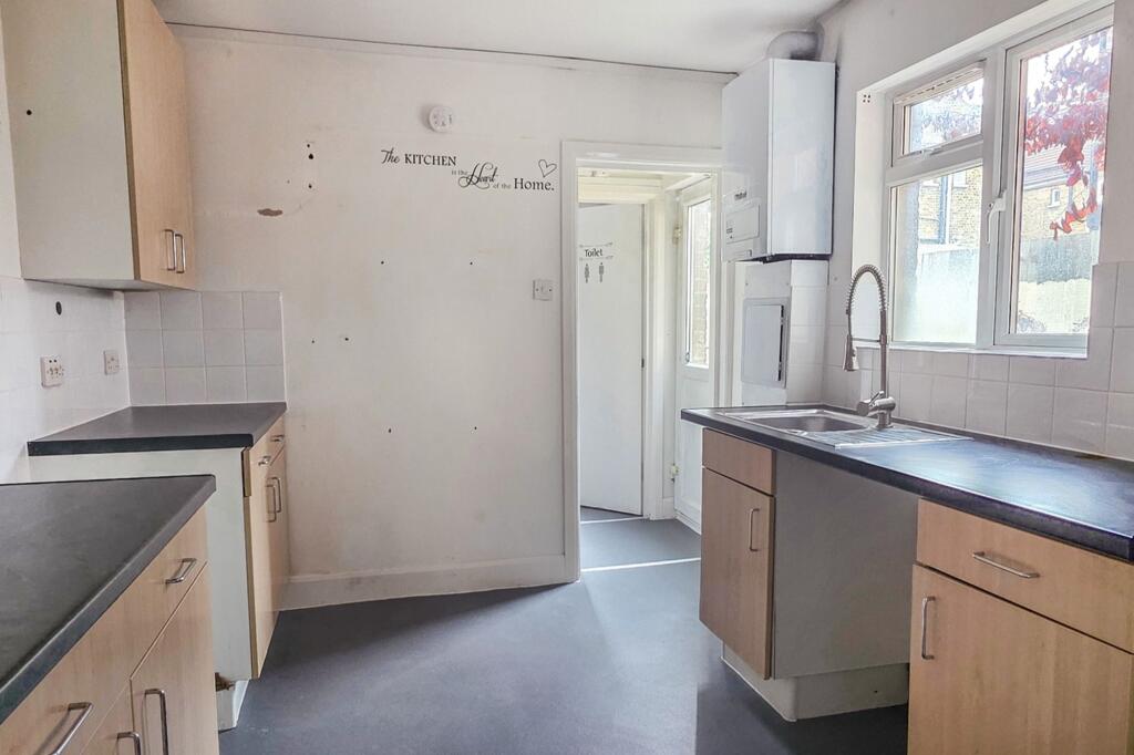 40 Oaklands Road, Hanwell, London W7 2DR