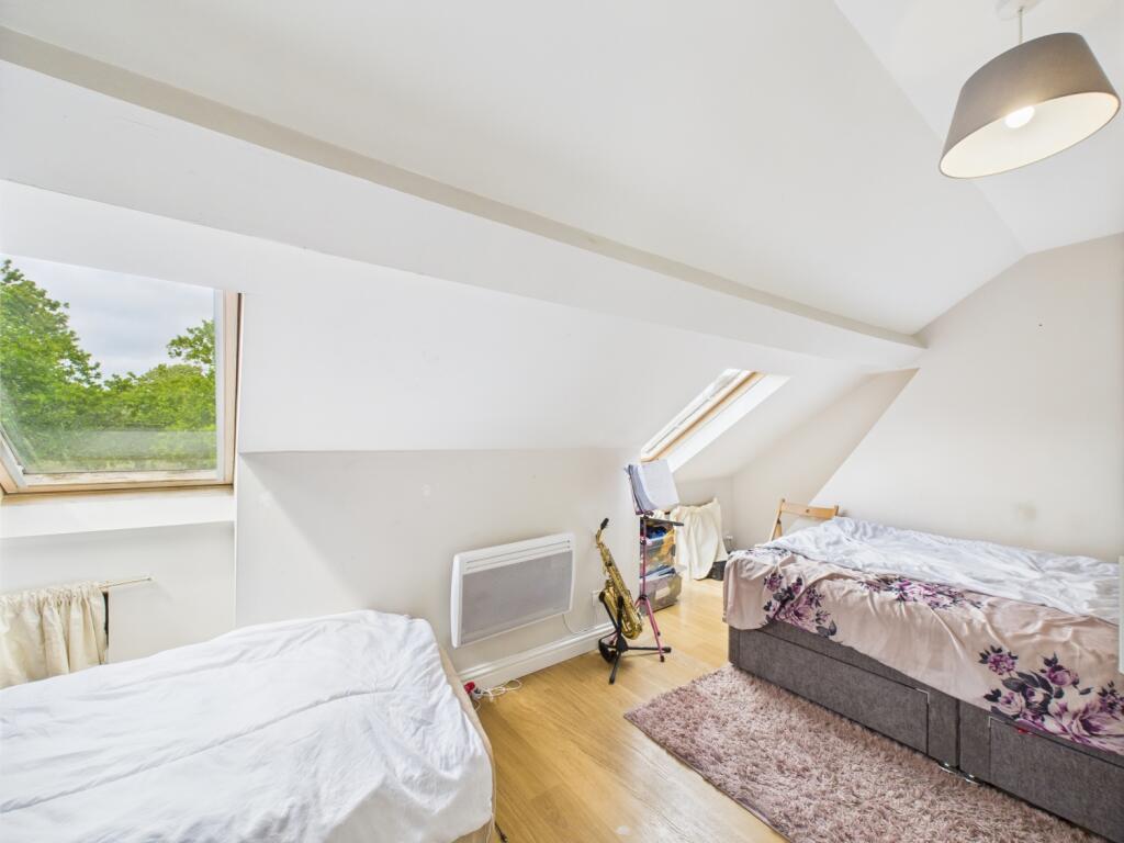 CAM02023G0-PR0146-STILL017