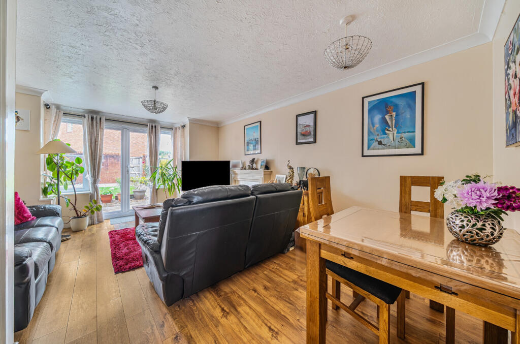 1371649-4-68f9064...