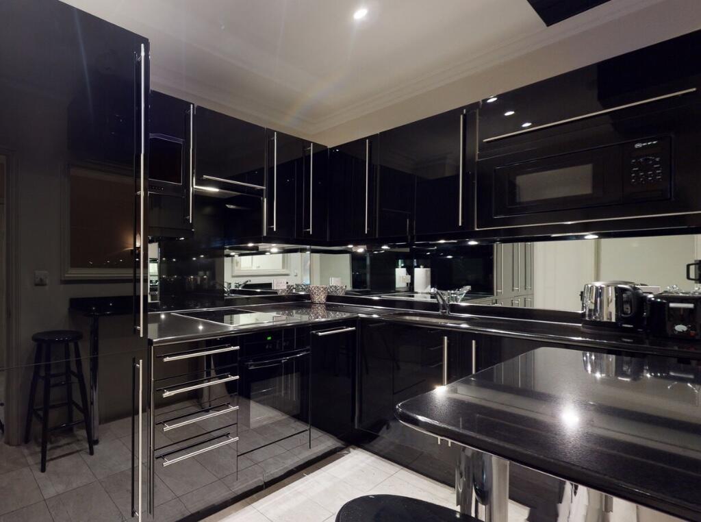 Pont Street, London, SW1X