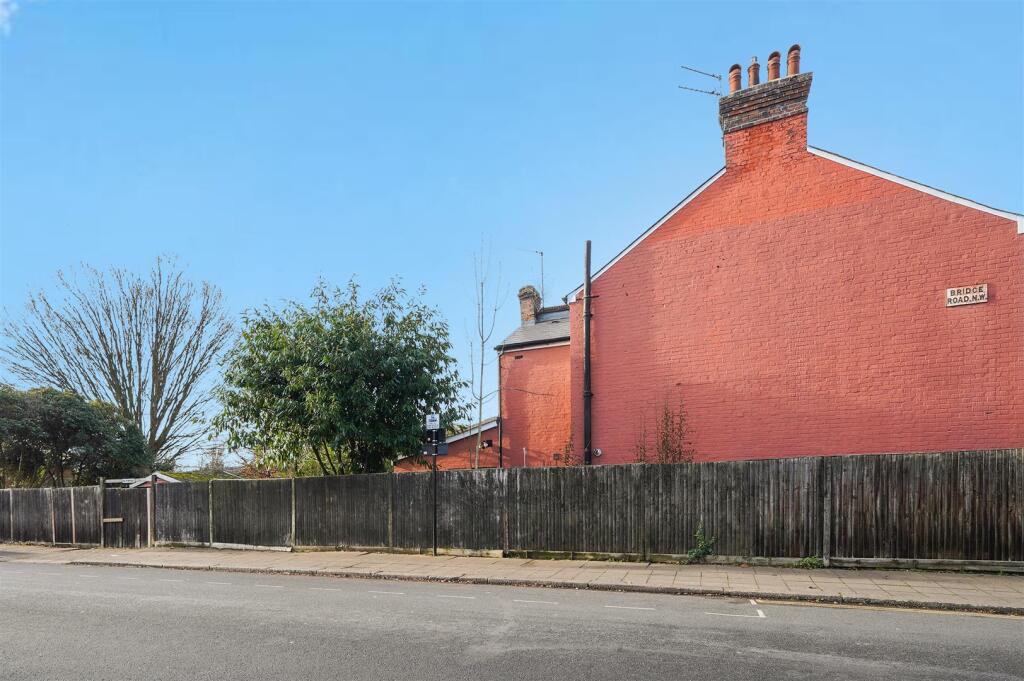 Exterior of building &amp; street