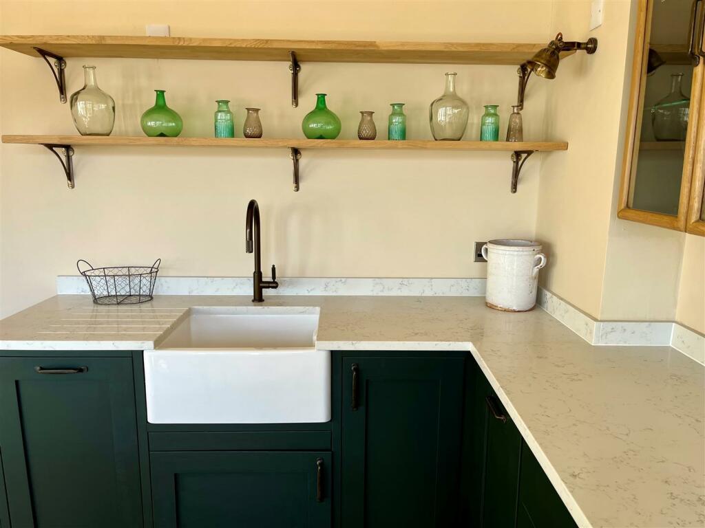 kitchen 3.jpg