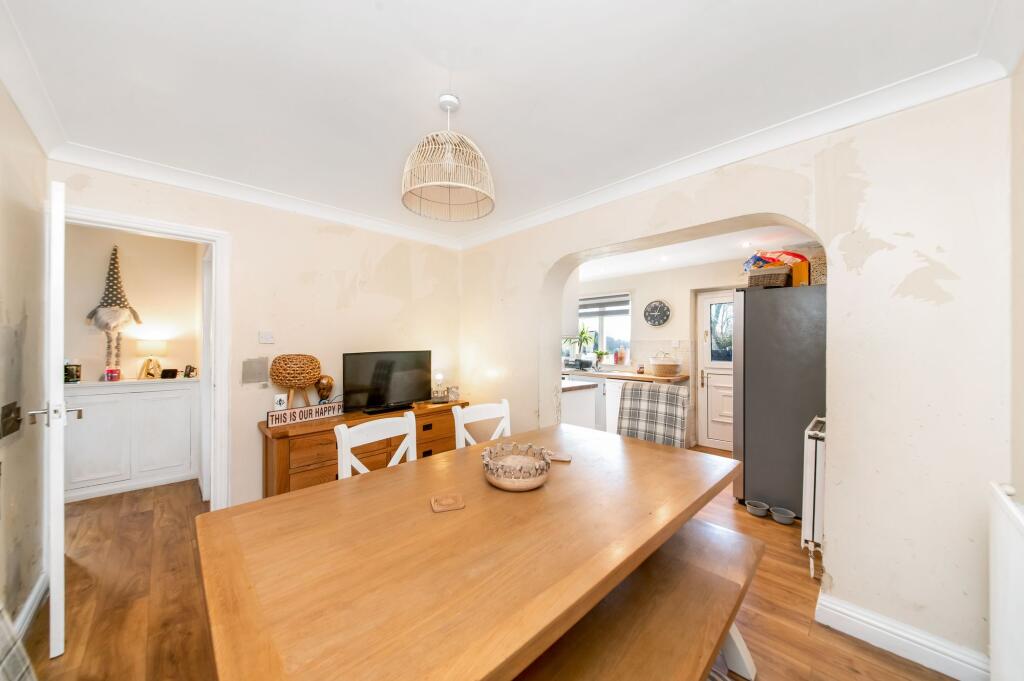 OPEN-PLAN DINING KITCHEN