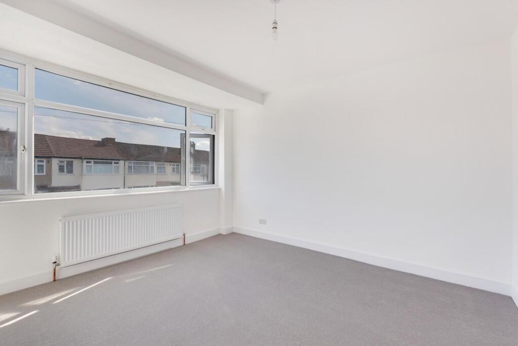 front bedroom.jpg