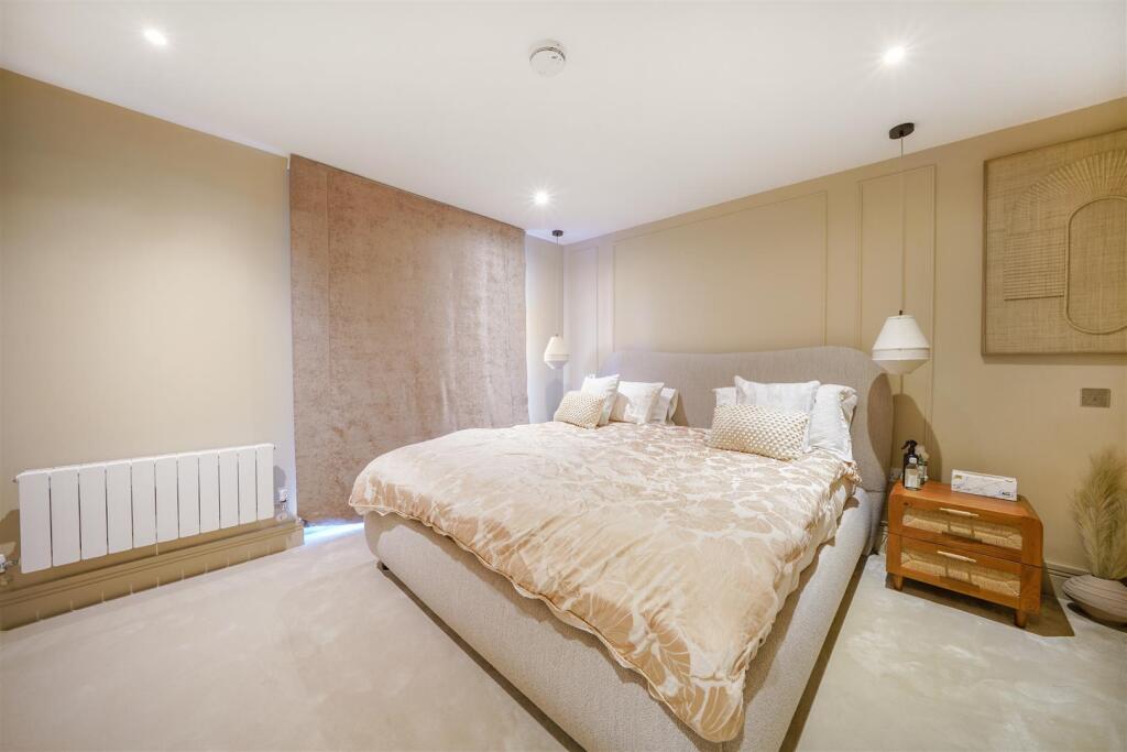 2 Sir Alexander Close - xR95aRv5nHsuOxhJoqhr.jpg