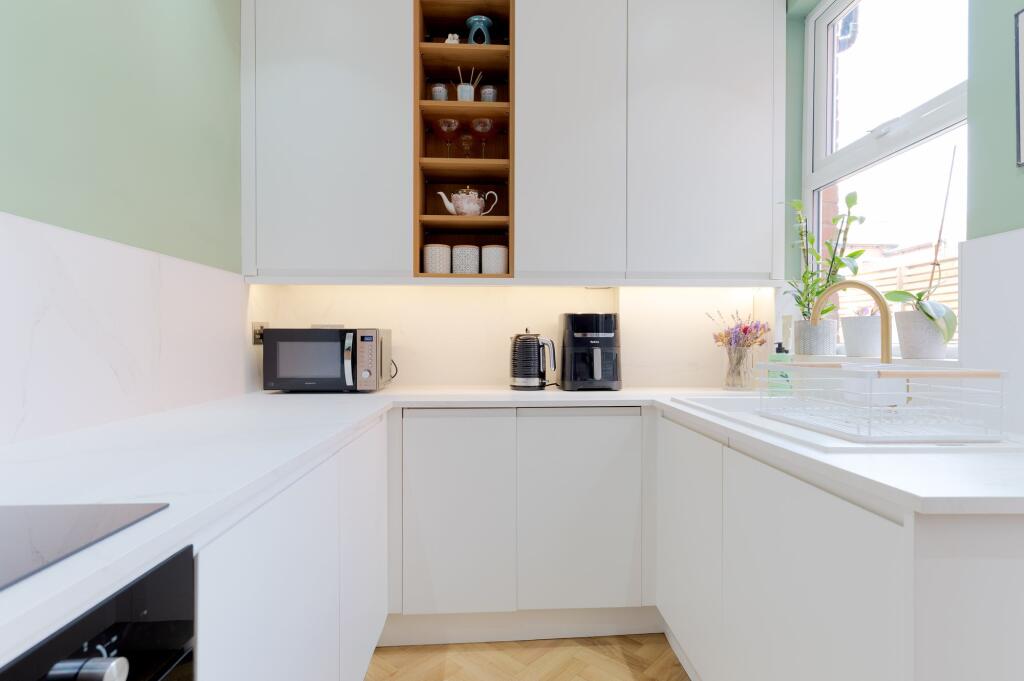 LIVING ROOM AND KITCHEN/DINER