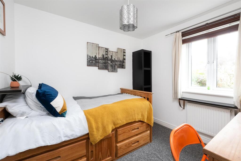 8 Middlewood Close-11.jpg