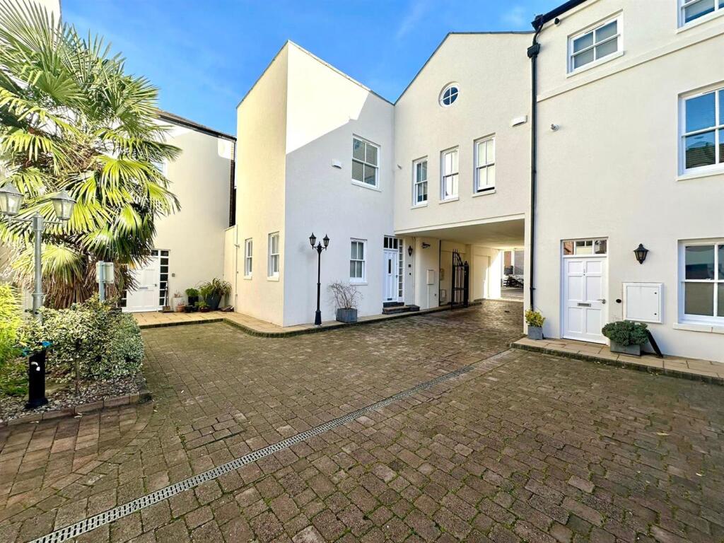 WhatsApp Image 2025-11-13 at 13.04.45_38061520.jpg