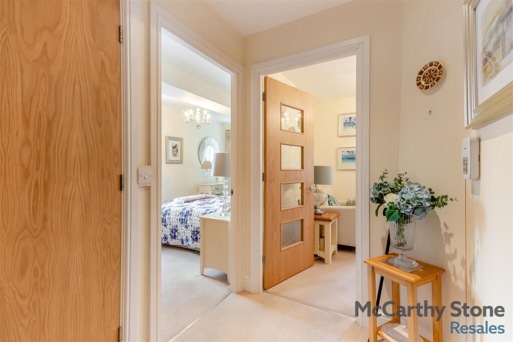 8666611-interior17.jpg