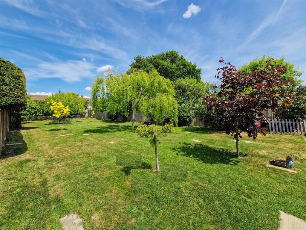 Stunning 150ft garden