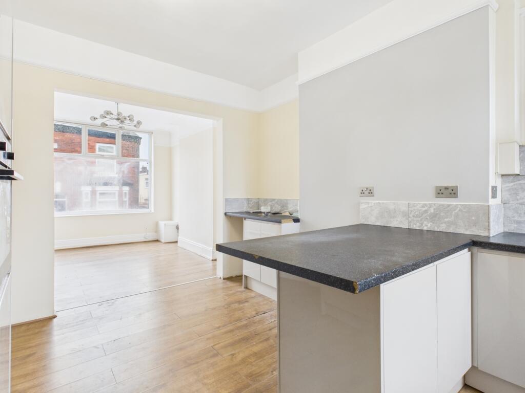 CAM03729G0-PR0139-STILL008