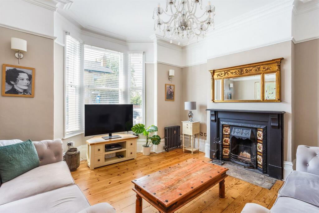 70904_Orwell Villa (6)_low.jpg