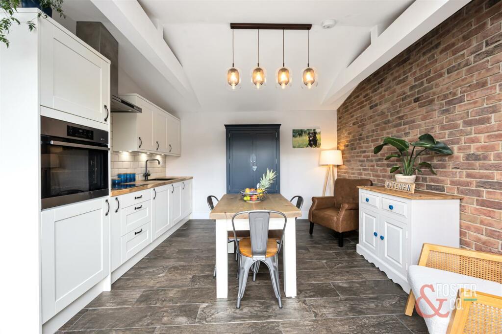 High Street, Skyview Cottage-011.jpg