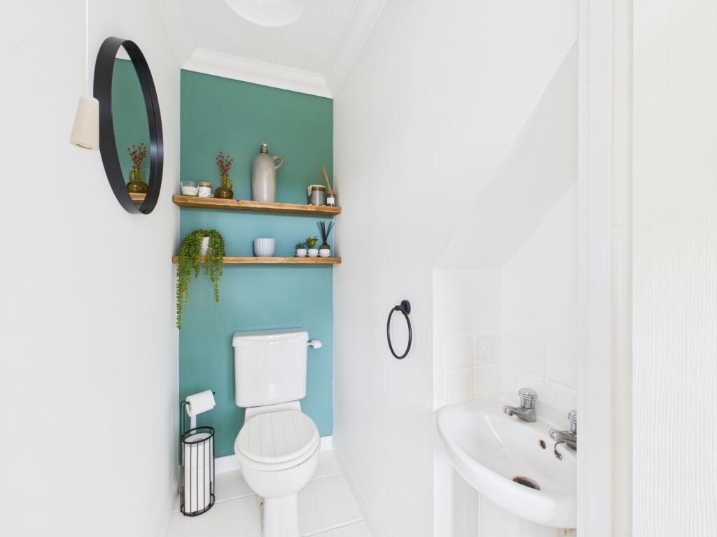 14. CAM04922G0-PR0014-STILL005