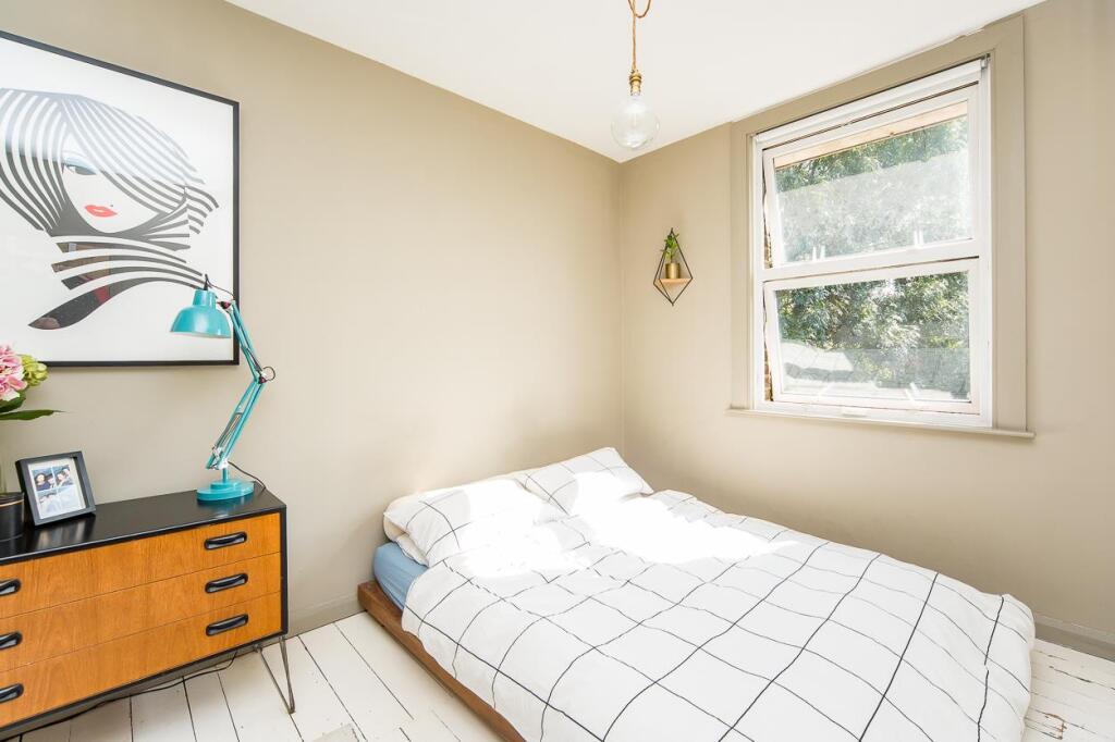 Elphinstone Road, E17