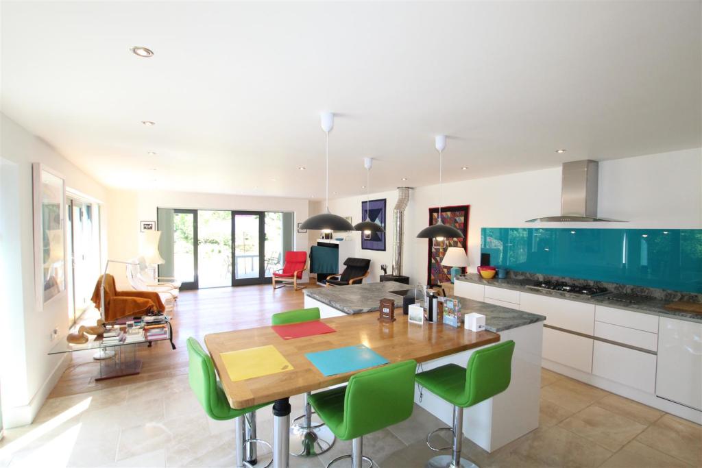 kitchen diner 2.JPG