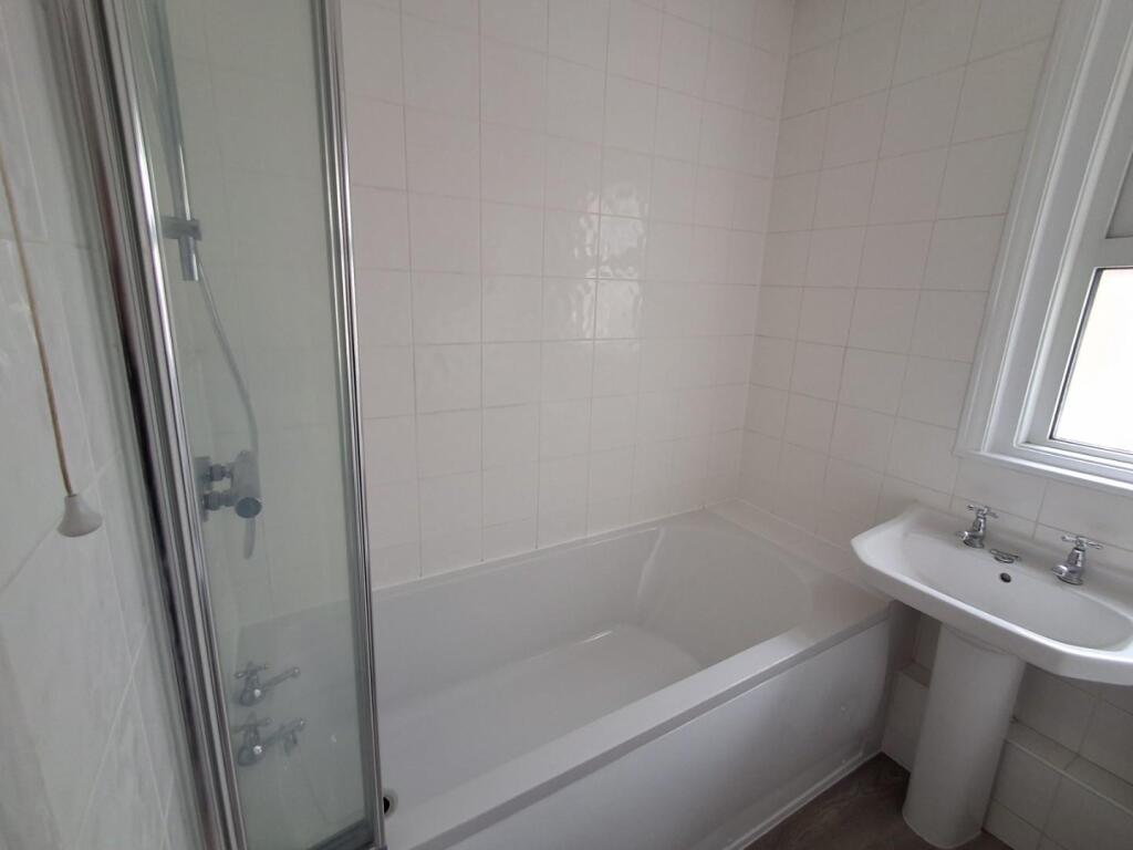 bathroom 1.jpg