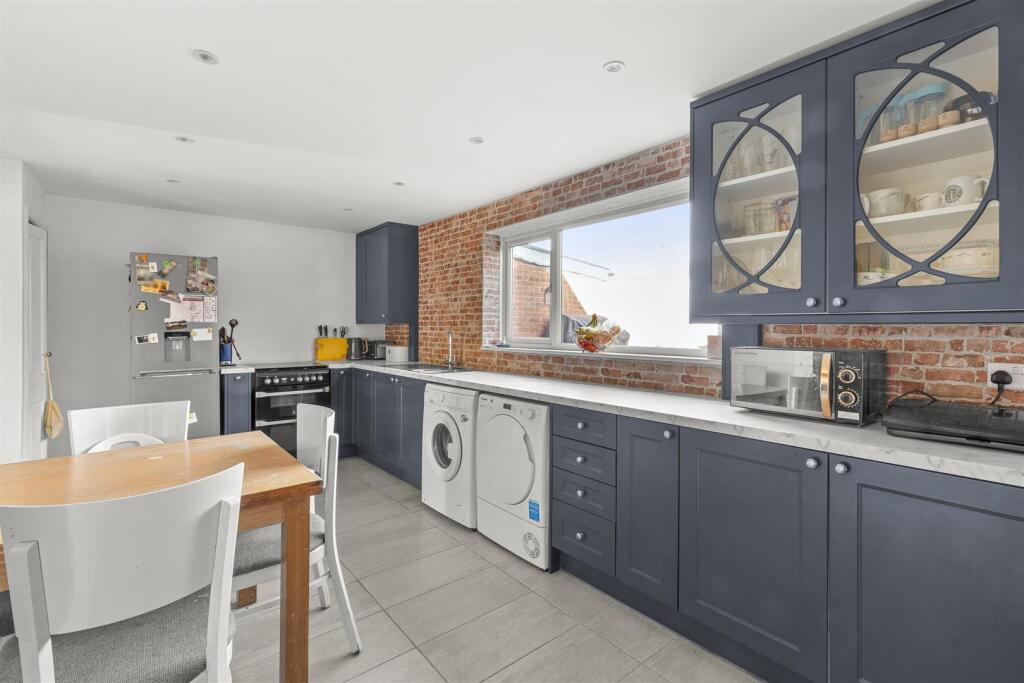 27 Rugwood Road, HP10 9HA-6.jpg