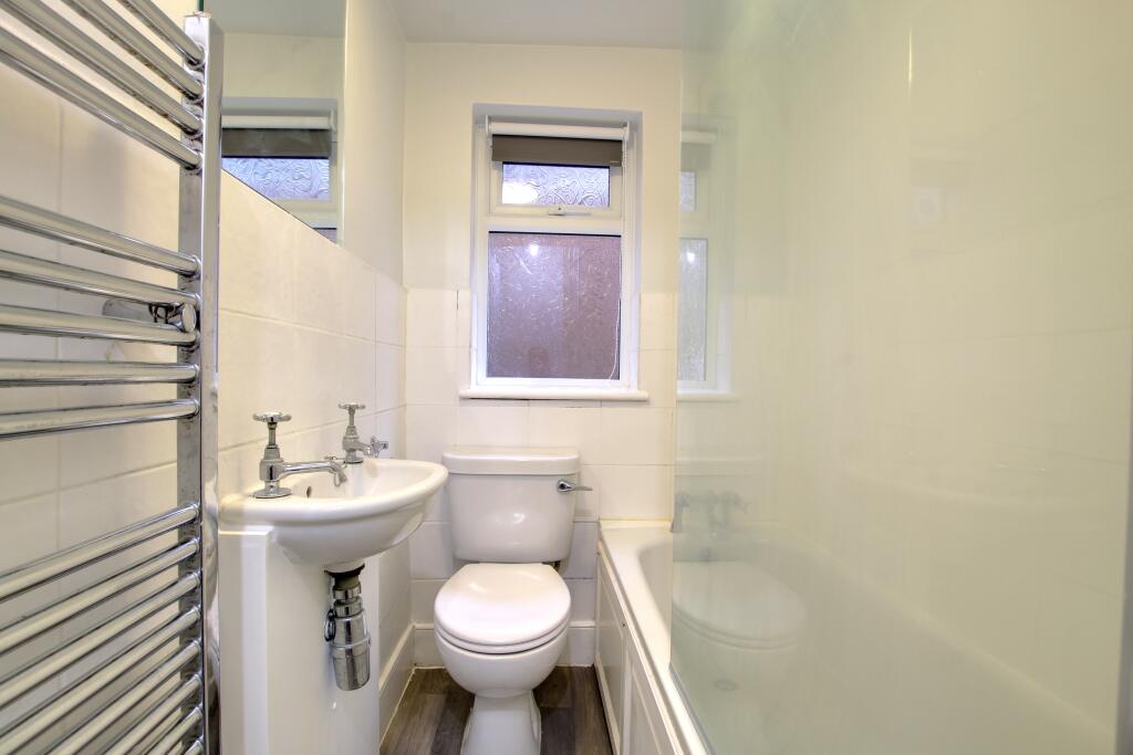 7 BATHROOM.jpg