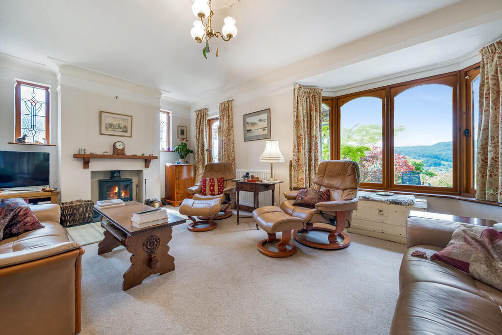 Bay Windowed Sitt...