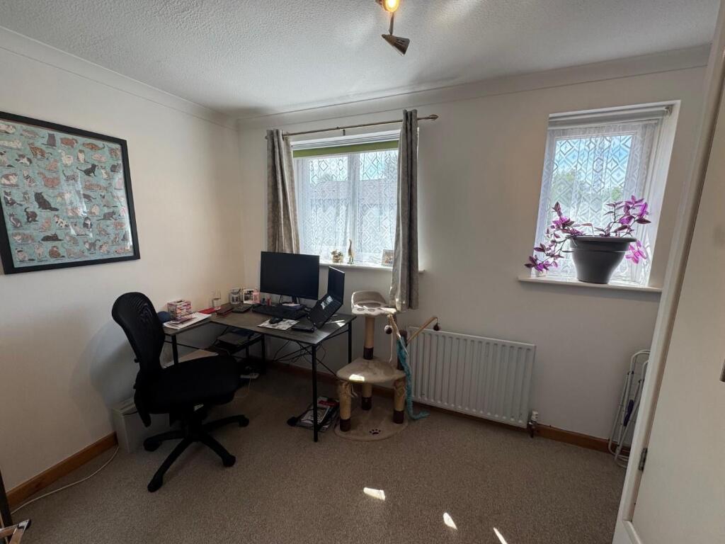 second bedroom.jpg
