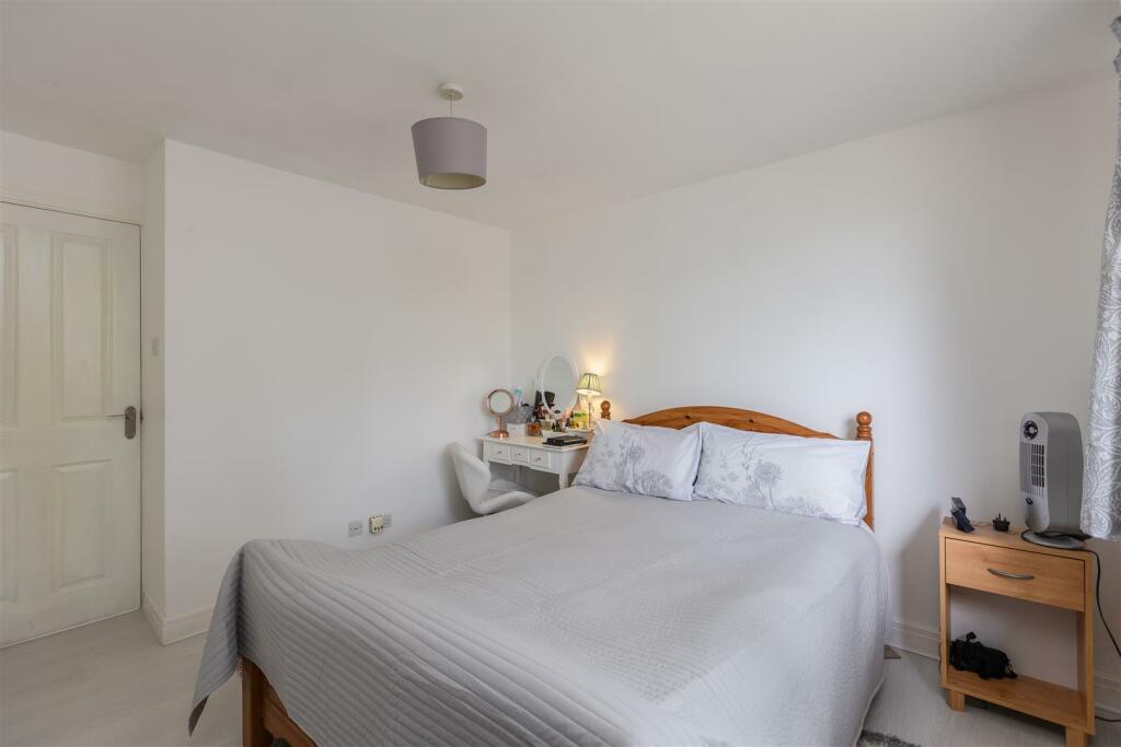 Malton Road 15 Bedroom 2-3.jpg
