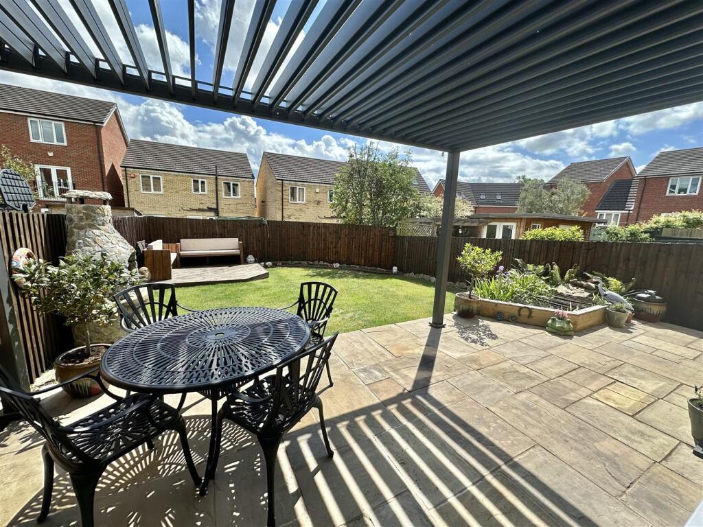 Bramleys Estate Agents - Little Green Lane - Heckm