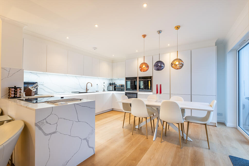 Open Plan Kitchen / Dining Area
