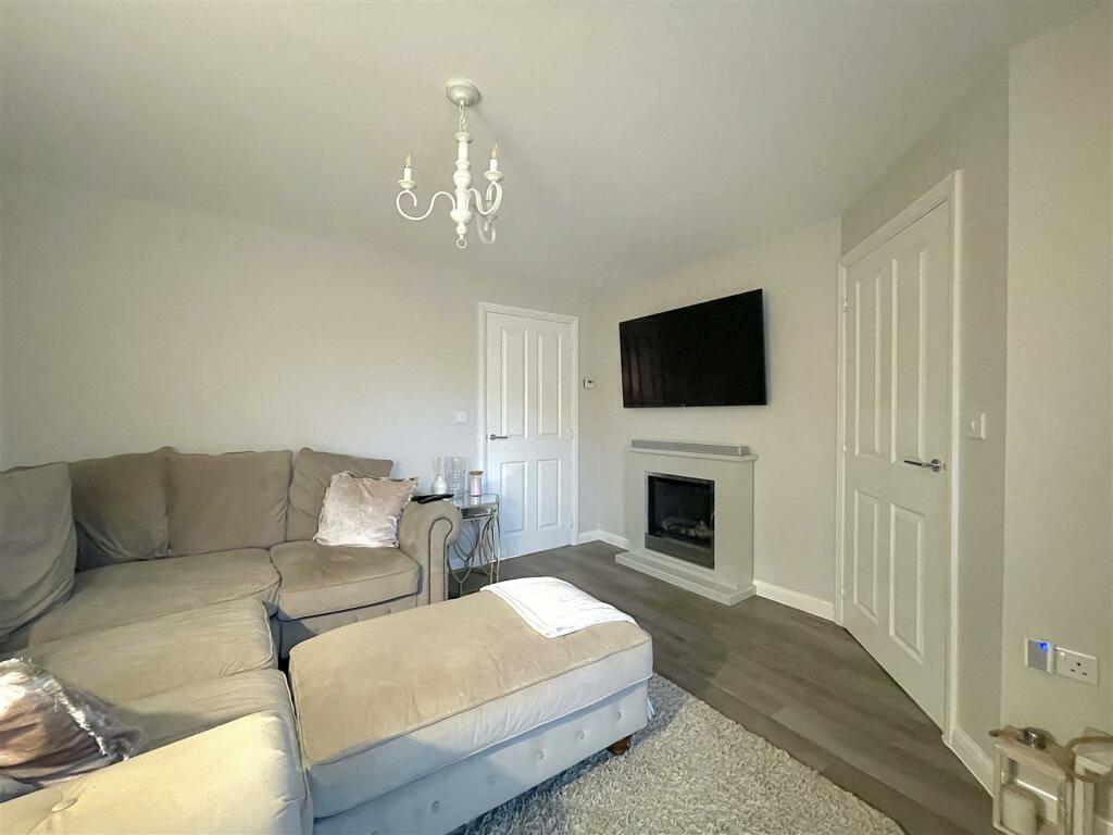 Living Room (3).jpeg