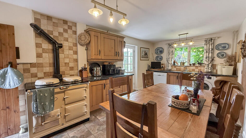 Kitchen/dining ro...