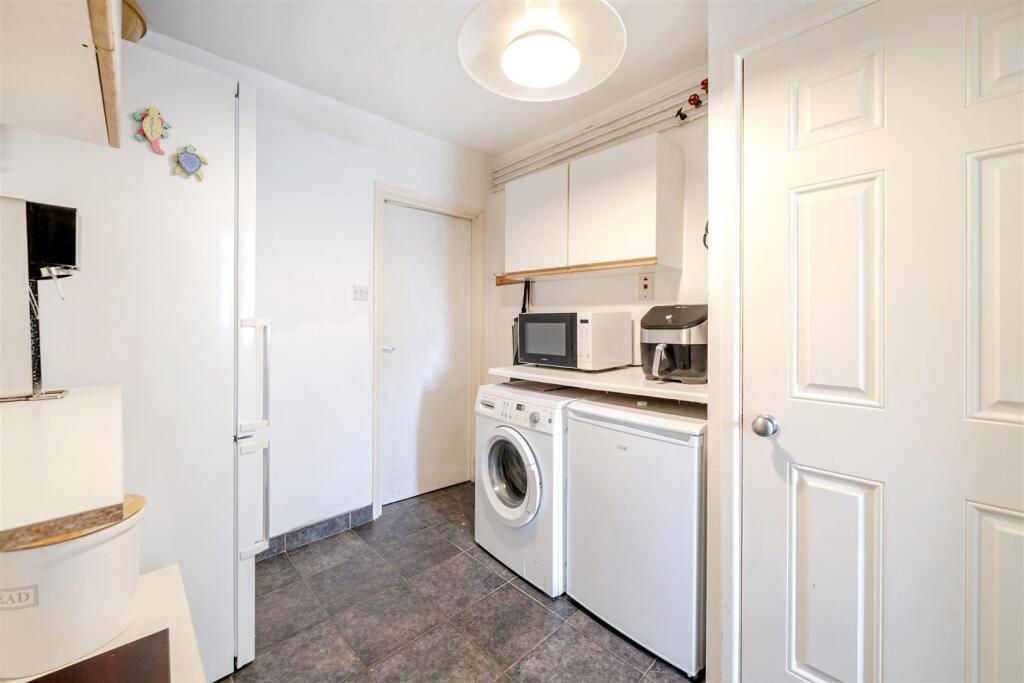 25 Bradden Road, Greens Norton (20).jpg