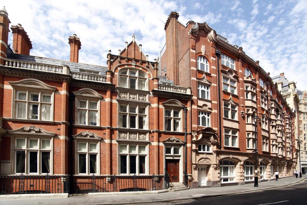 Flat 7, 28 Great Smith Street 84326 ph12-min.jpg