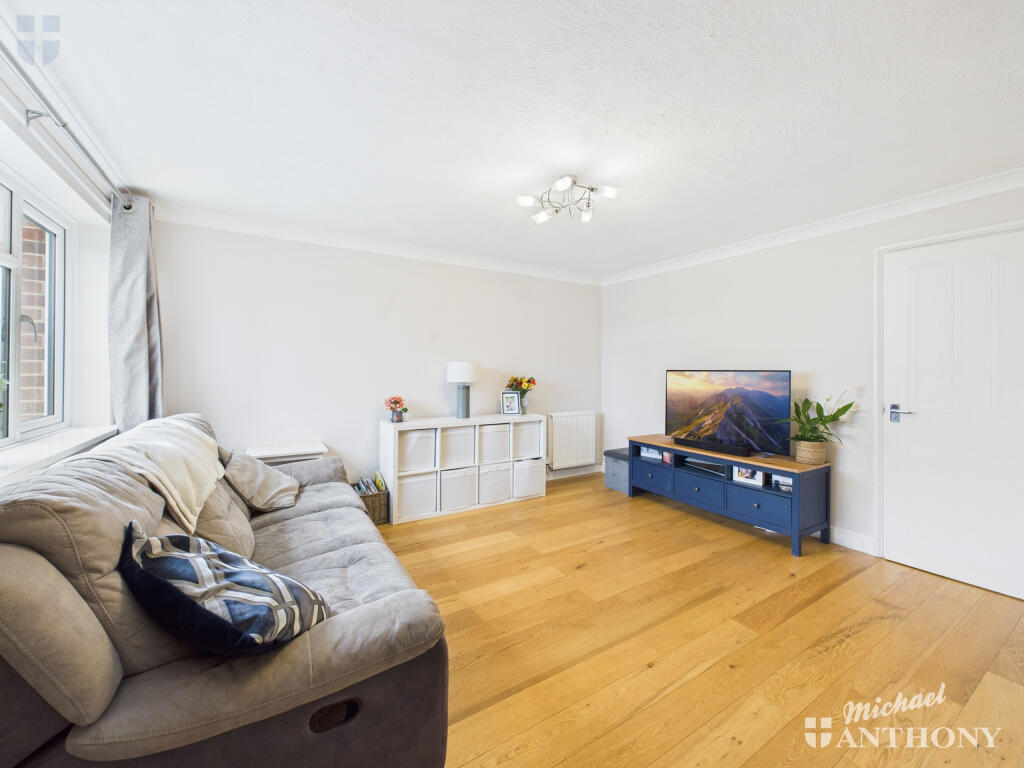 CAM03852G0-PR0449-STILL004