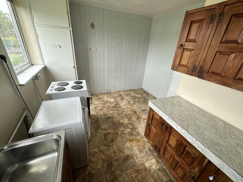 FITTED KITCHEN (B)
