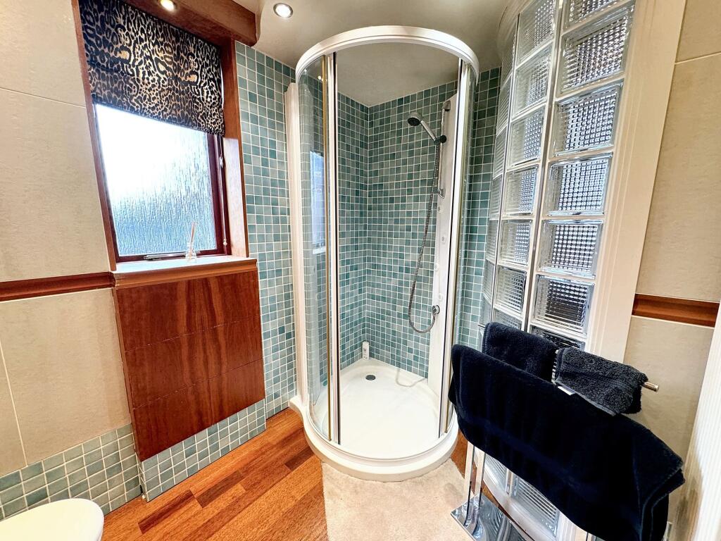 Bedroom Two En-suite