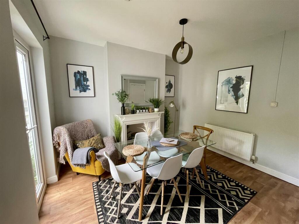 DINING ROOM.jpg