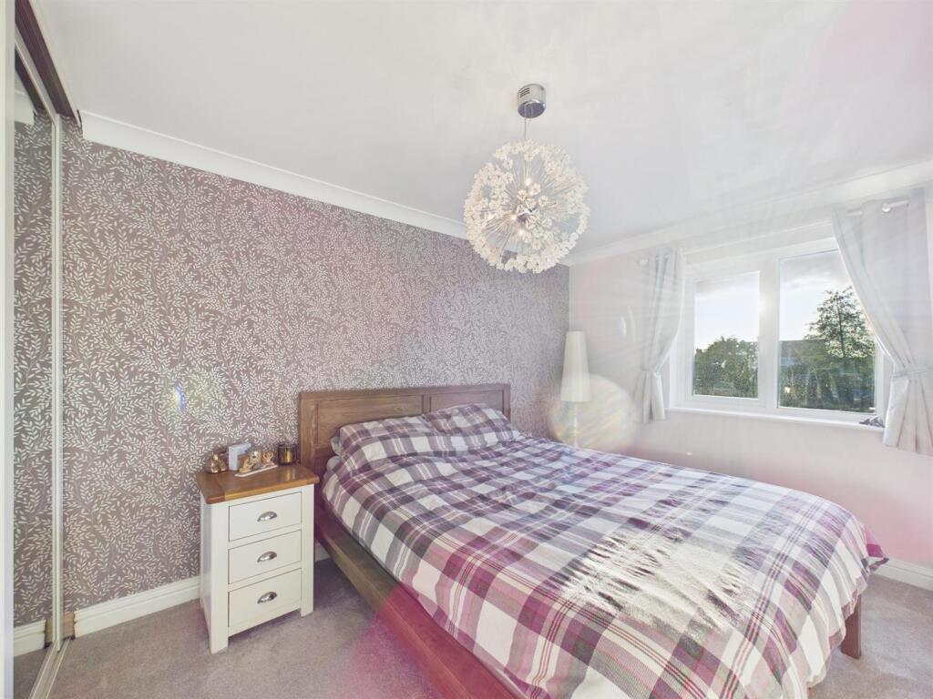 Bedroom: