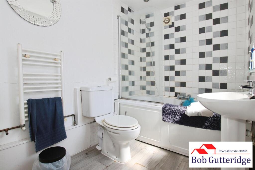 GROUND FLOOR BATHROOM