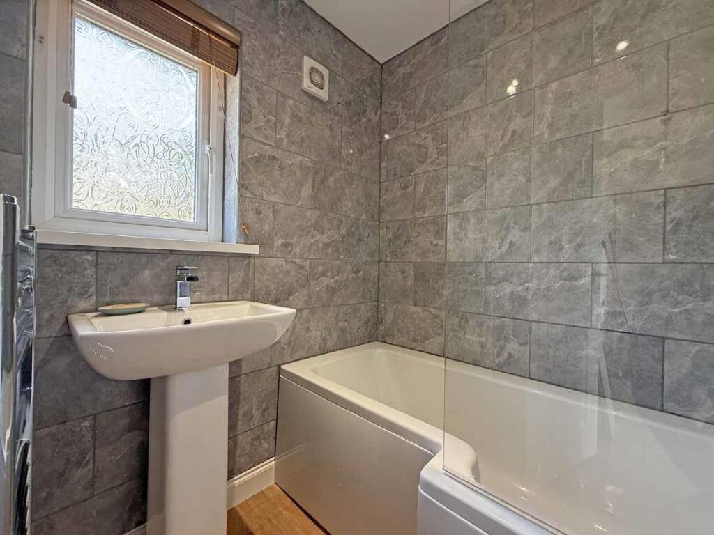 Delamere Road 99 - Bathroom.jpg