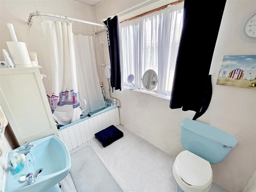 Bathroom.jpg